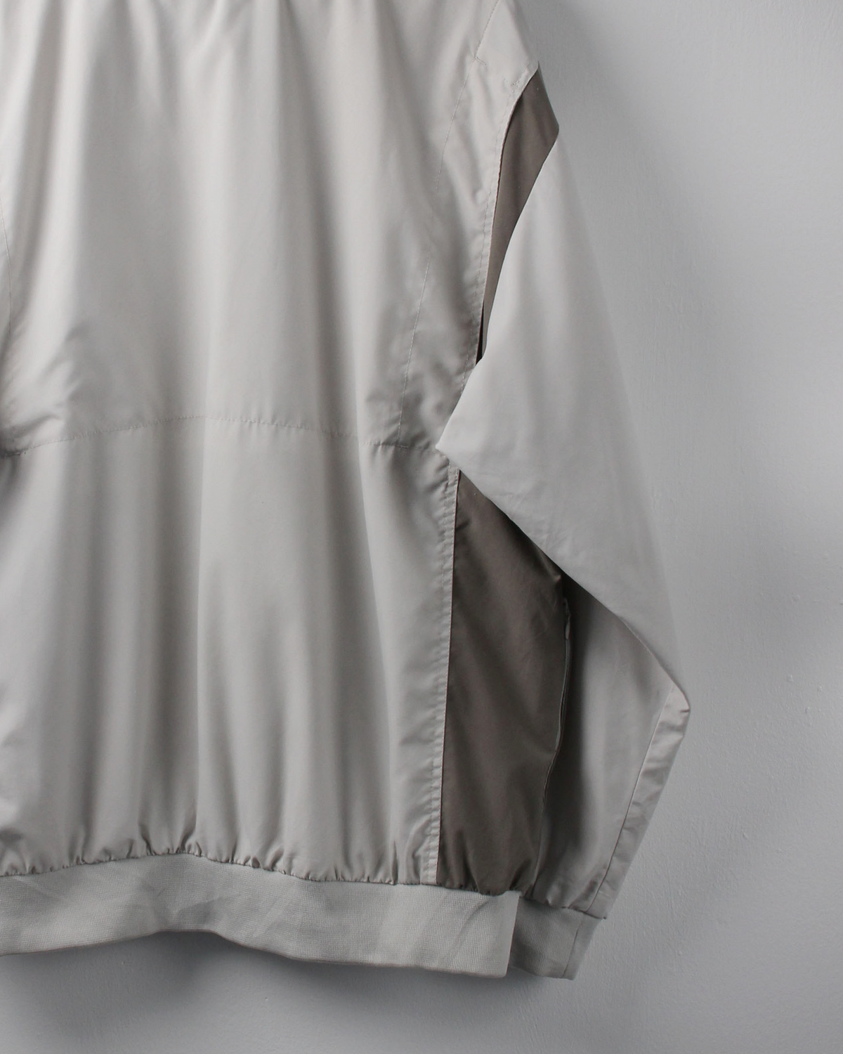 00s Nike Cream & Green V-Neck Windbreaker (XL)