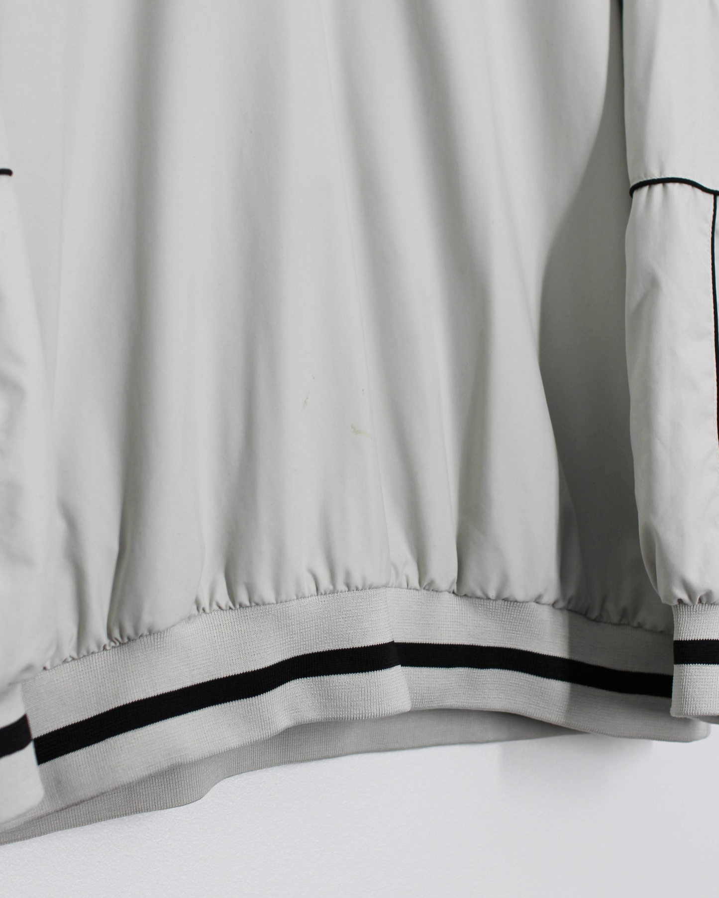 90s Nike Cream/Black V-Neck Windbreaker (XL)