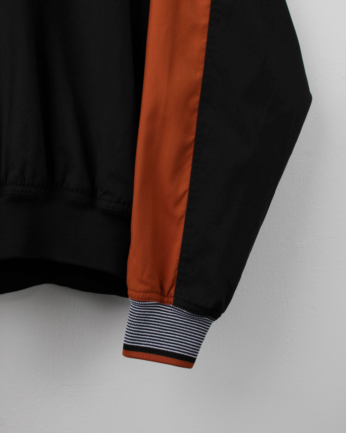 90s TaylorMade Black & Orange V-Neck Windbreaker (L)
