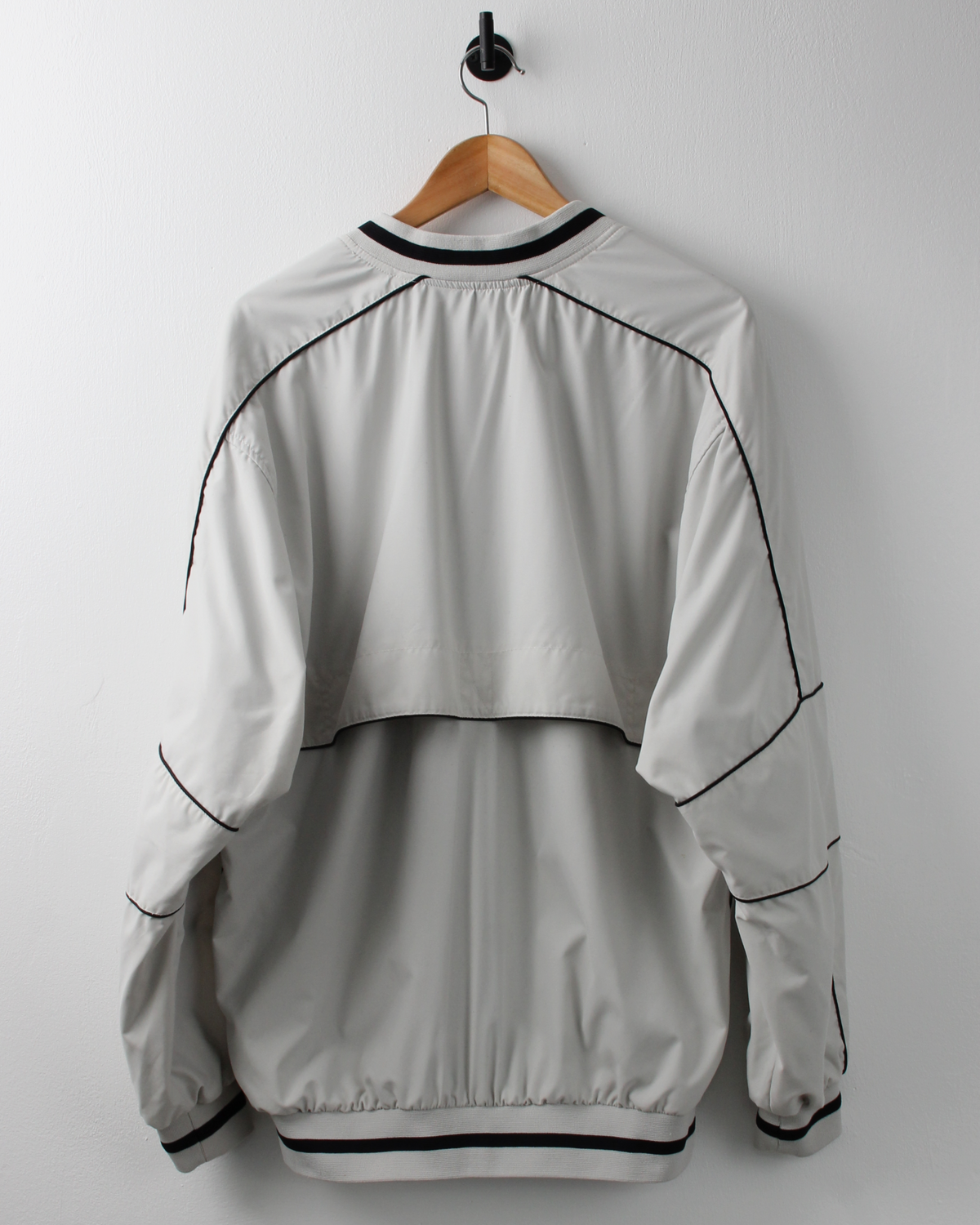 90s Nike Cream & Black V-Neck Windbreaker (M)