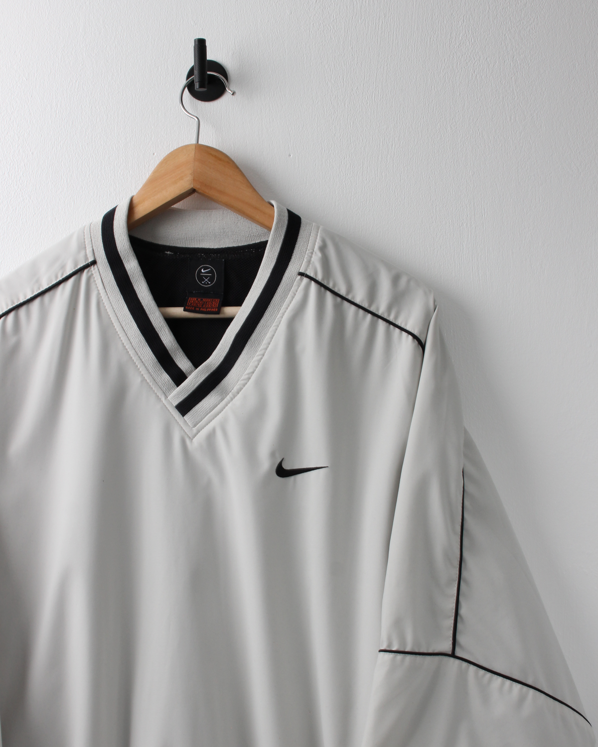90s Nike Cream & Black V-Neck Windbreaker (M)