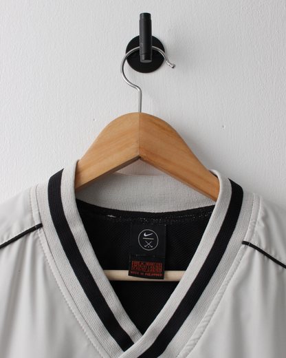 90s Nike Cream & Black V-Neck Windbreaker (M)