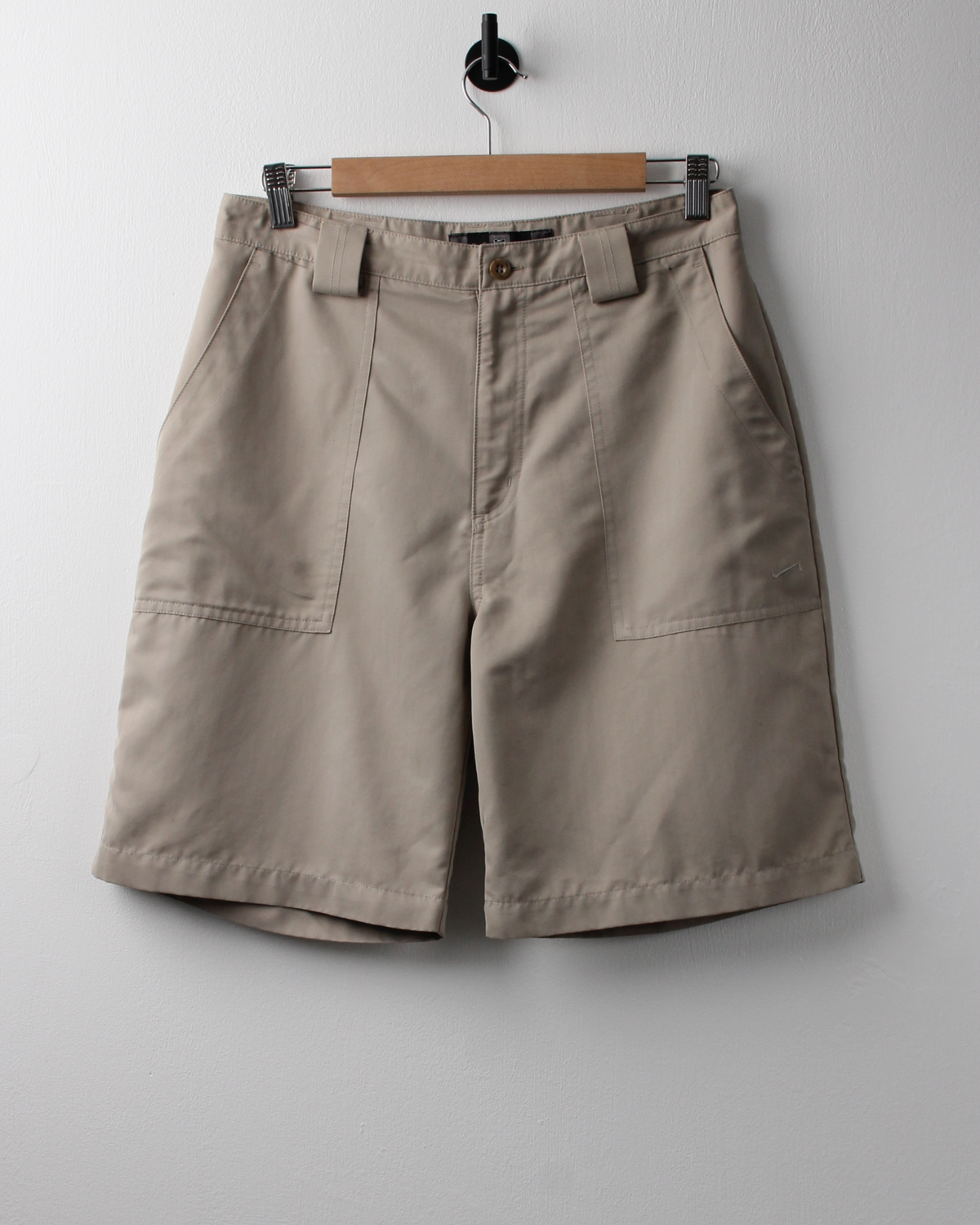 00s Nike Shield Logo Beige Golf Shorts (32W)