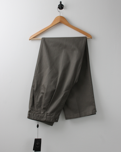 90s Nike Khaki Pleated Golf Trousers (30W 34L)
