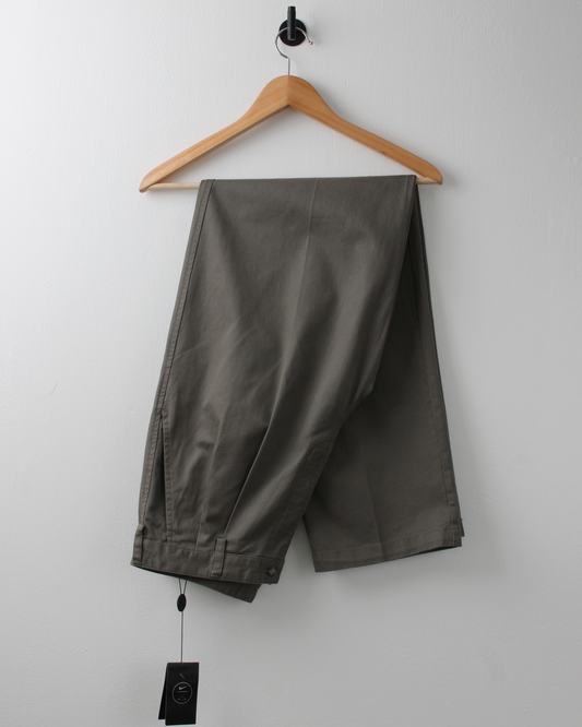 90s Nike Khaki Pleated Golf Trousers (30W 34L)