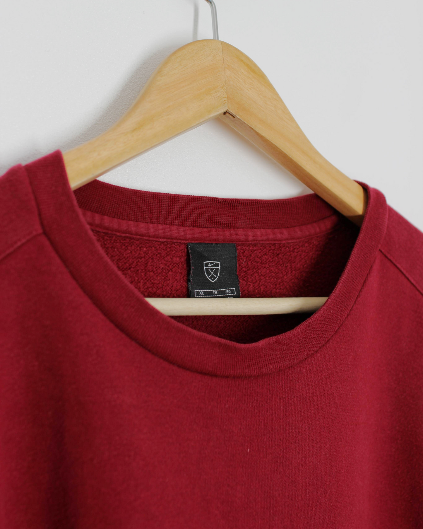 00s Nike Shield Logo Spellout Burgundy Crewneck Sweatshirt (XL)