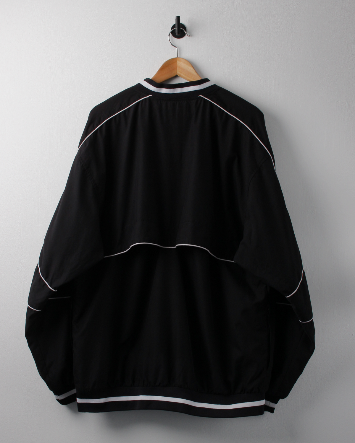 90s Nike Black & White V-Neck Windbreaker (XL)