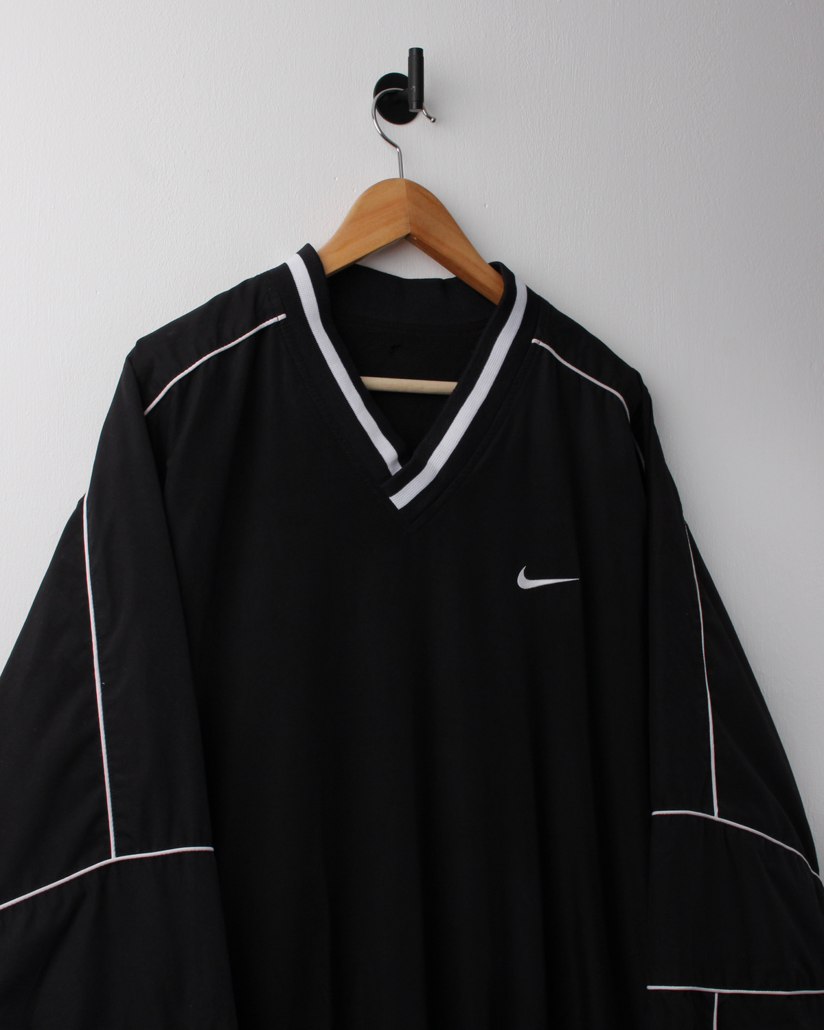 90s Nike Black & White V-Neck Windbreaker (XL)