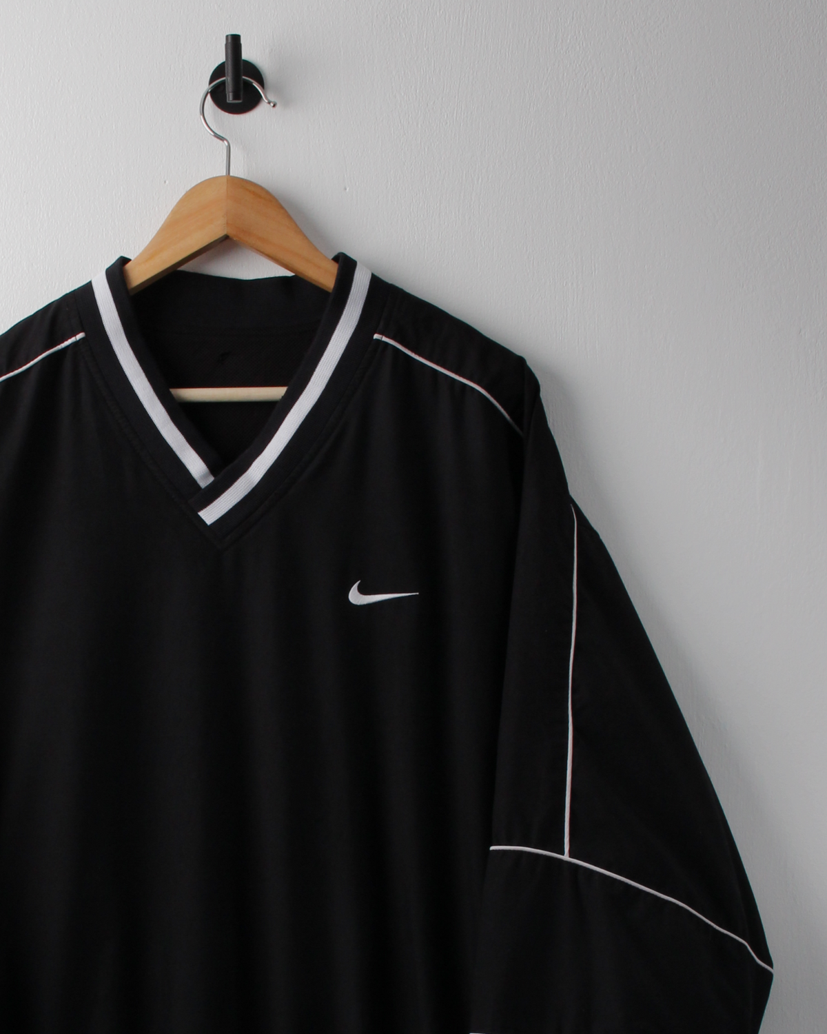 90s Nike Black & White V-Neck Windbreaker (XL)