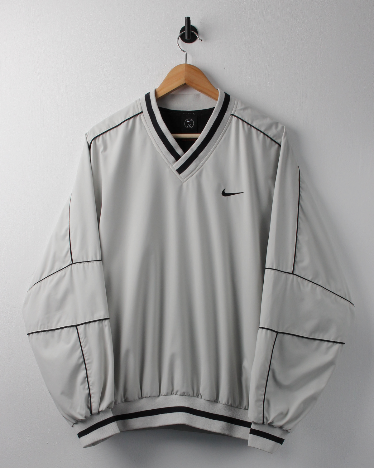 90s Nike Cream & Black V-Neck Windbreaker (S)