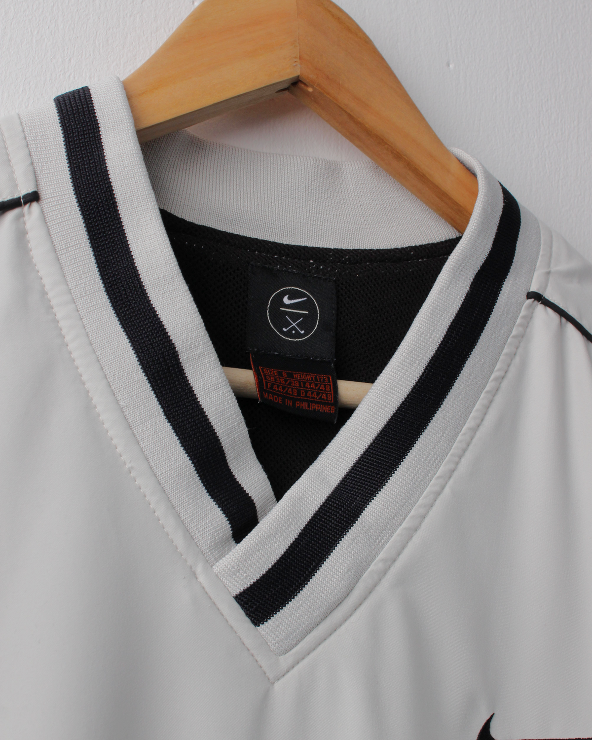 90s Nike Cream & Black V-Neck Windbreaker (S)