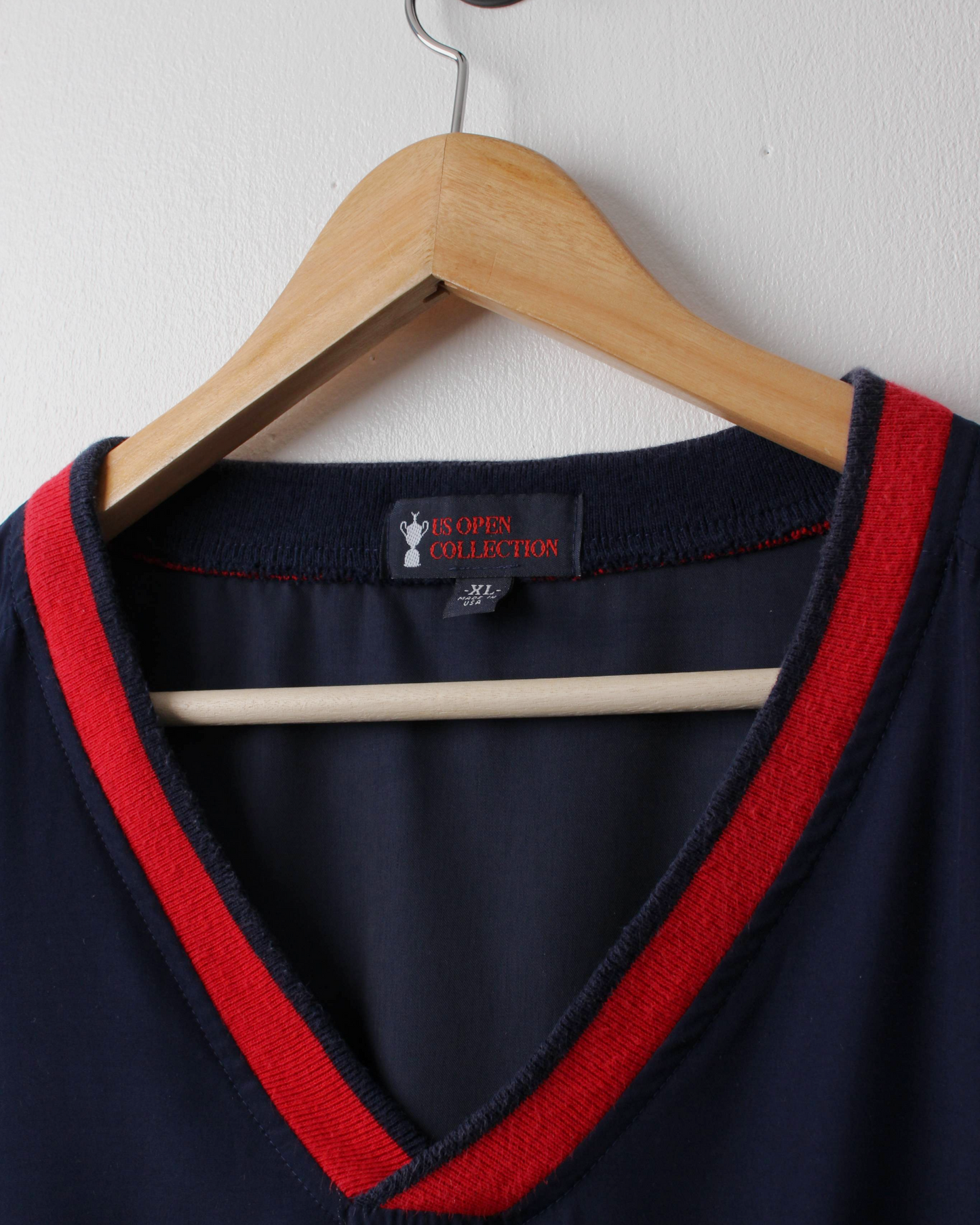 2002 US Open Bethpage Black Navy & Red V-Neck Windbreaker (XL)