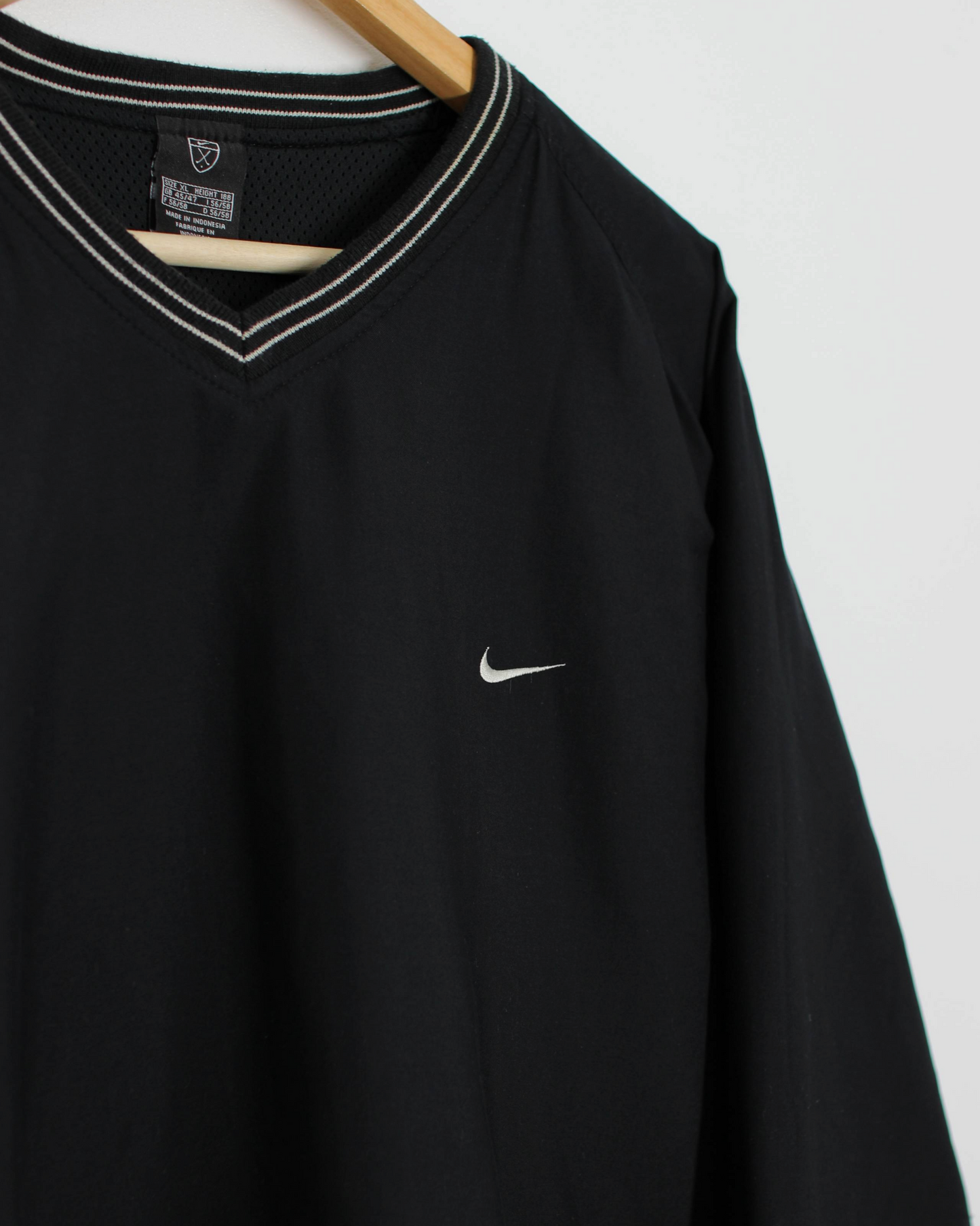 00s Nike Shield logo Black V-Neck Windbreaker (XL)