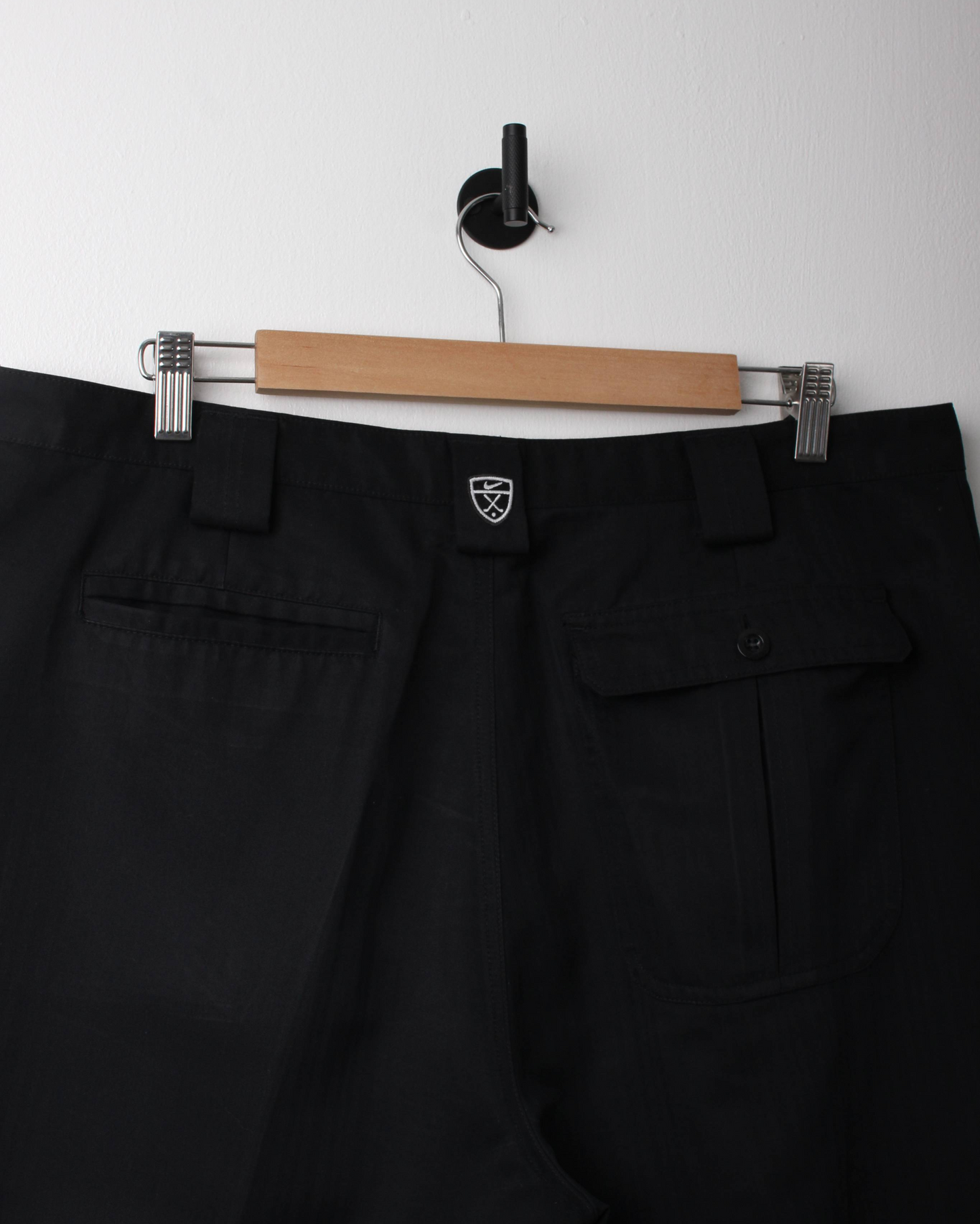 00s Nike Shield Logo Navy Golf Shorts (38W)