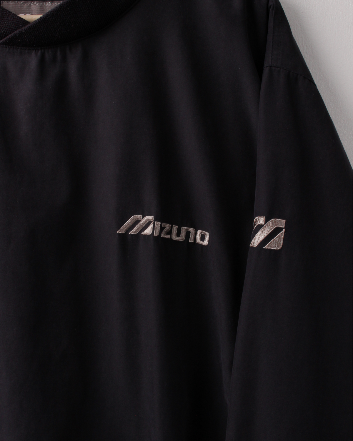 00s Mizuno Black Crewneck Windbreaker (L)
