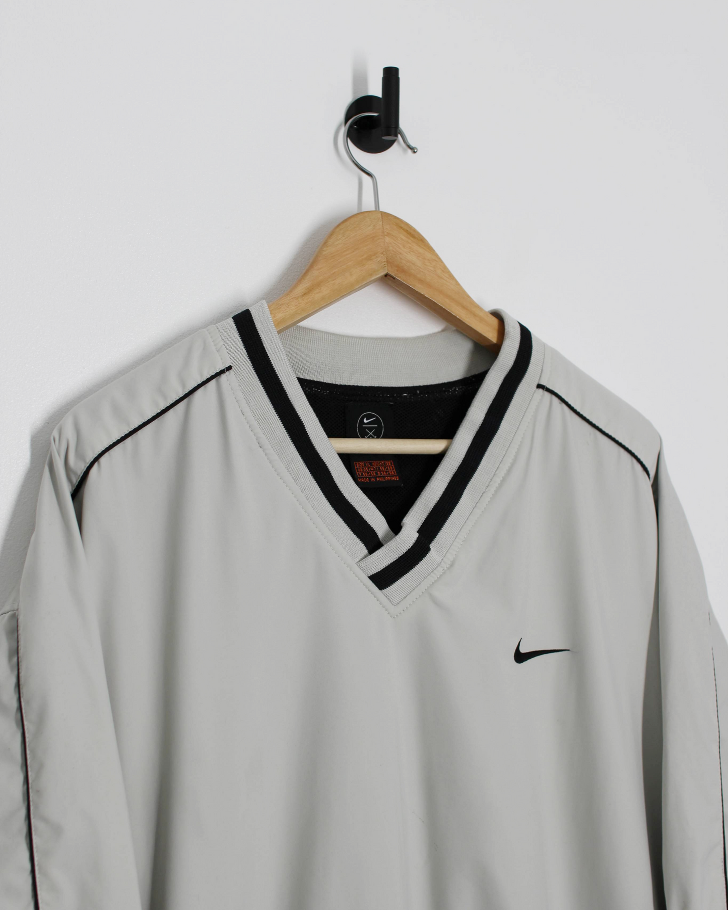 90s Nike Cream/Black V-Neck Windbreaker (XL)