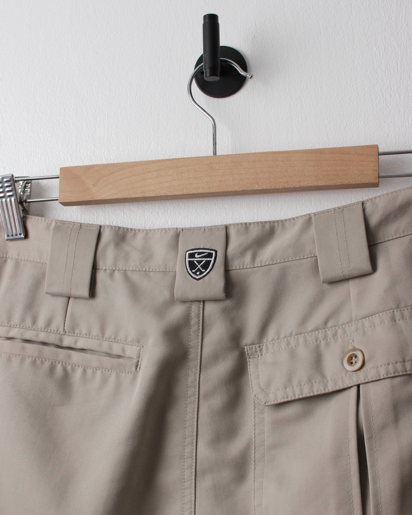 00s Nike Shield Logo Beige Shorts (32W)