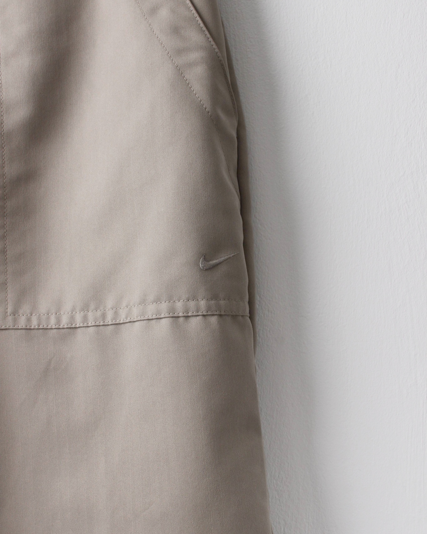 00s Nike Shield Logo Beige Shorts (32W)