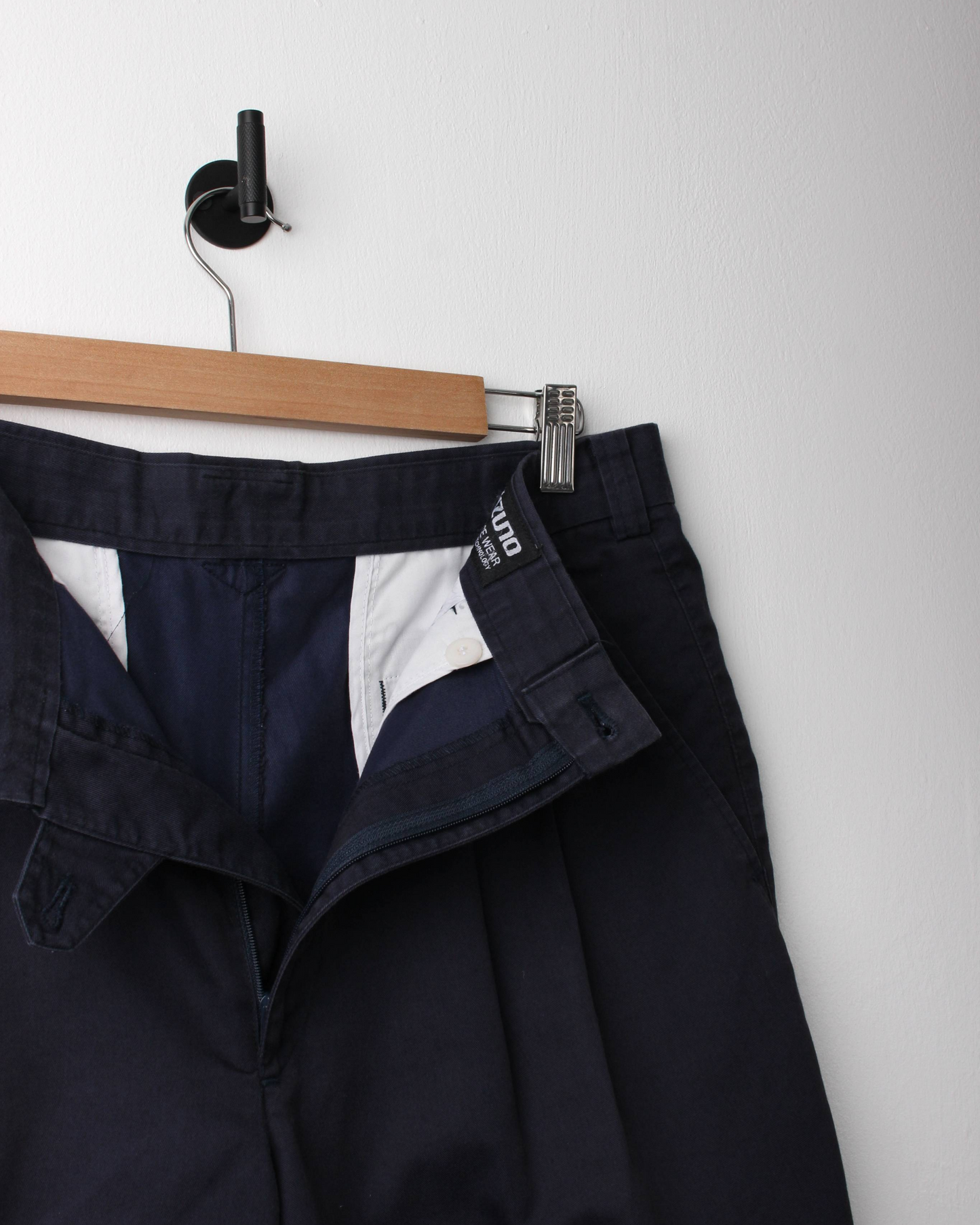 00s Mizuno Navy Pleated Golf Shorts (34W)
