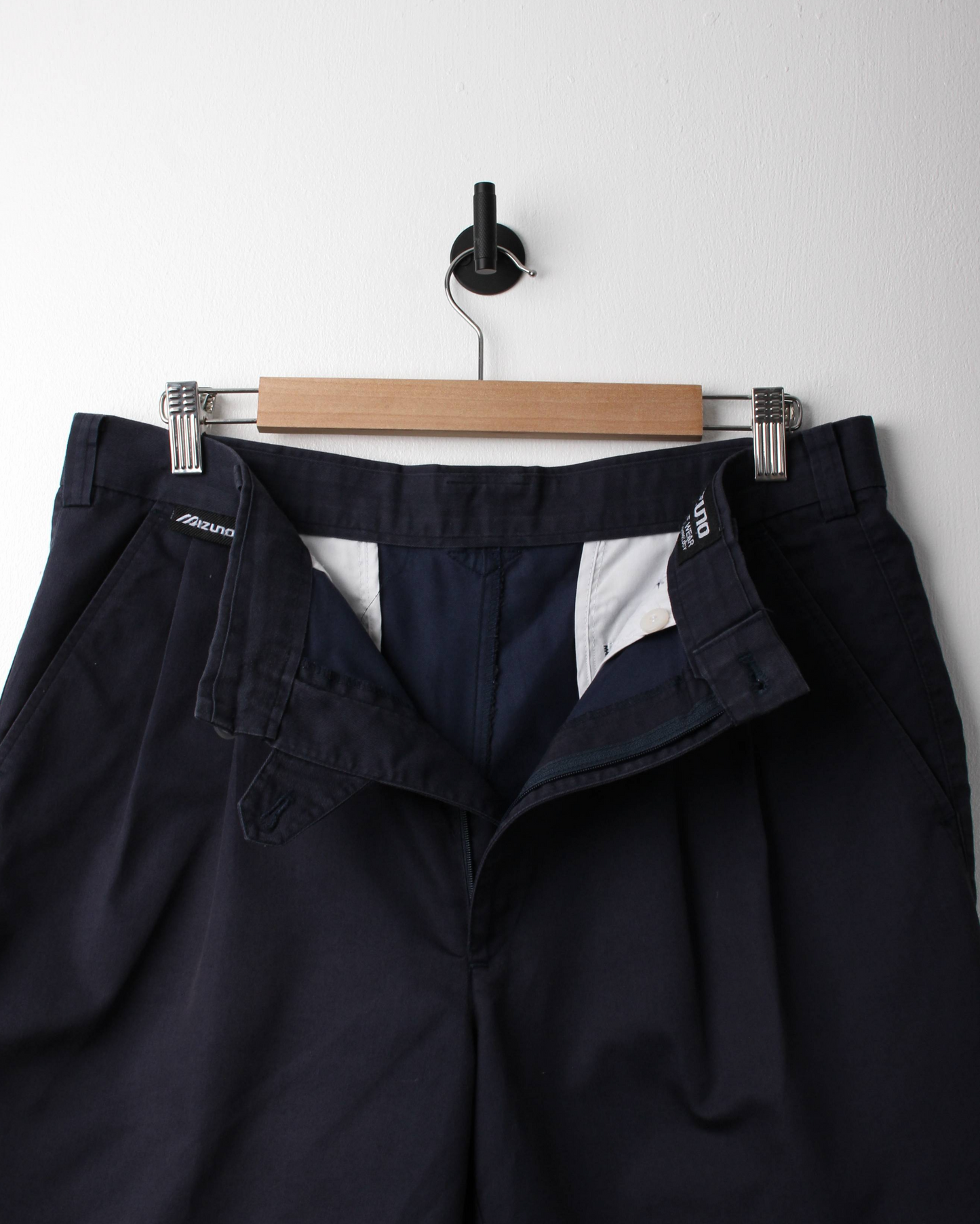 00s Mizuno Navy Pleated Golf Shorts (34W)