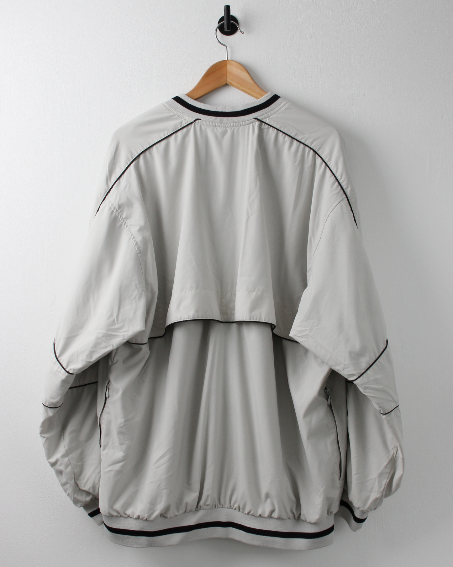 90s Nike Cream & Black V-Neck Windbreaker (XL)