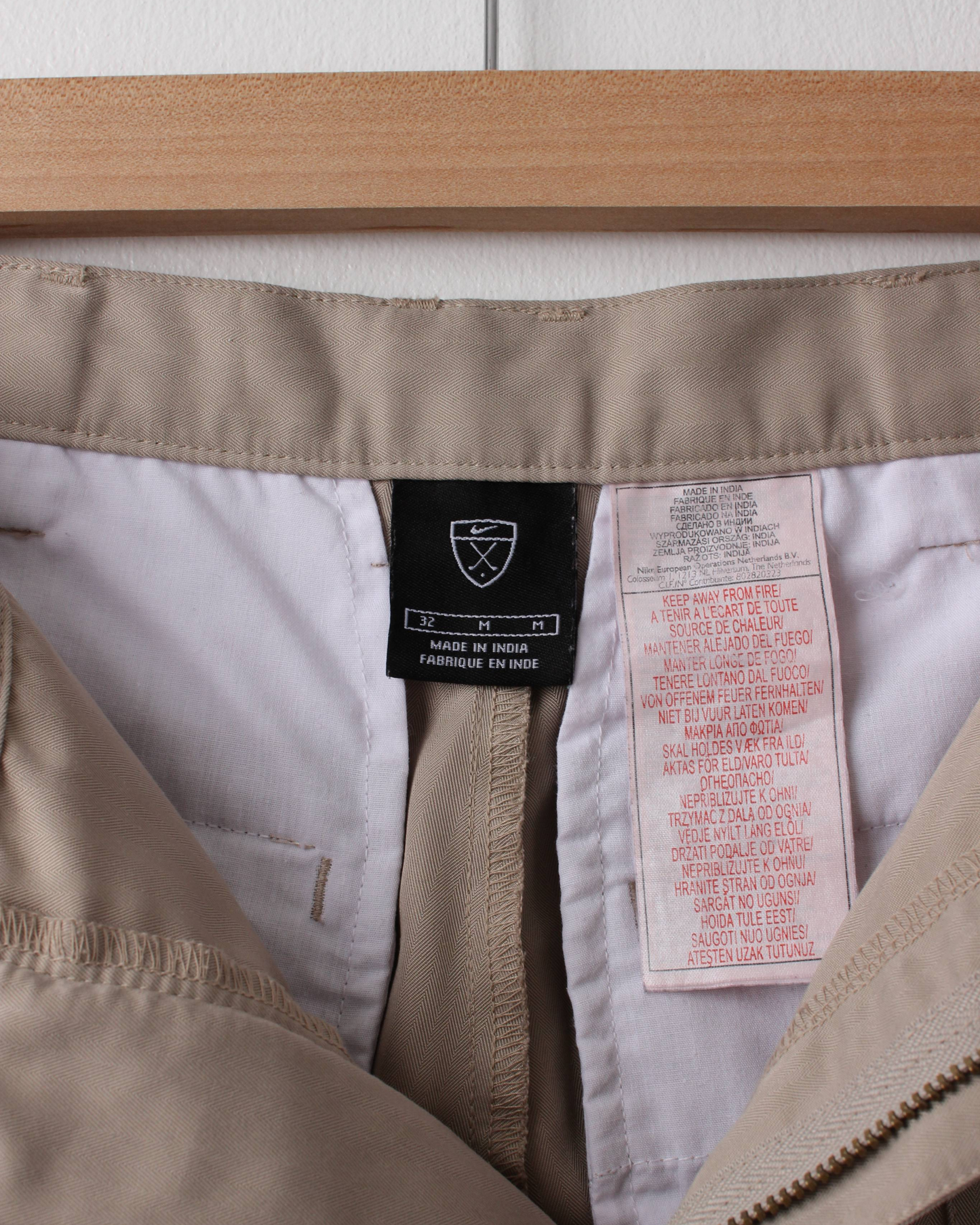 00s Nike Shield Logo Beige Golf Shorts (32W)