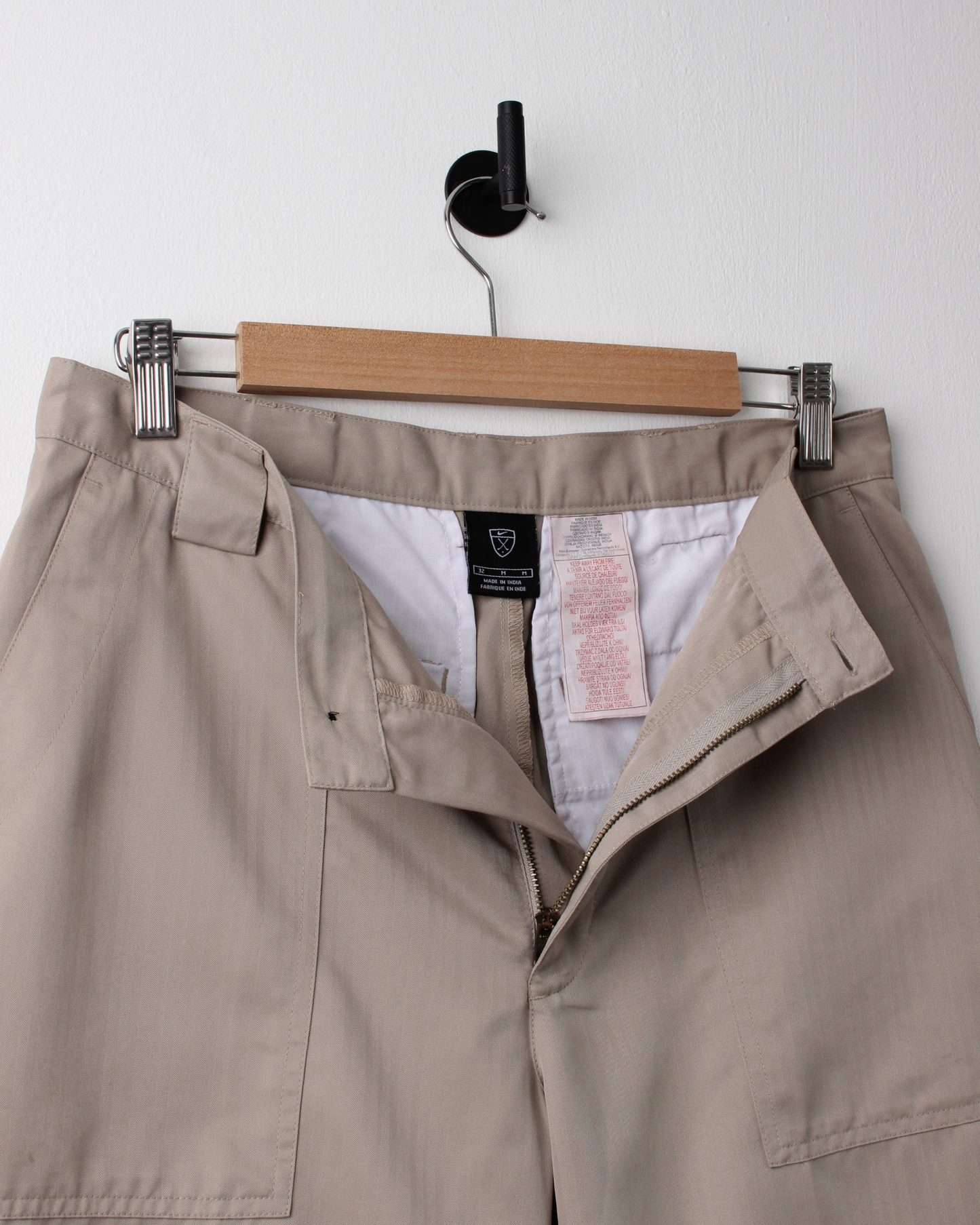 00s Nike Shield Logo Beige Golf Shorts (32W)