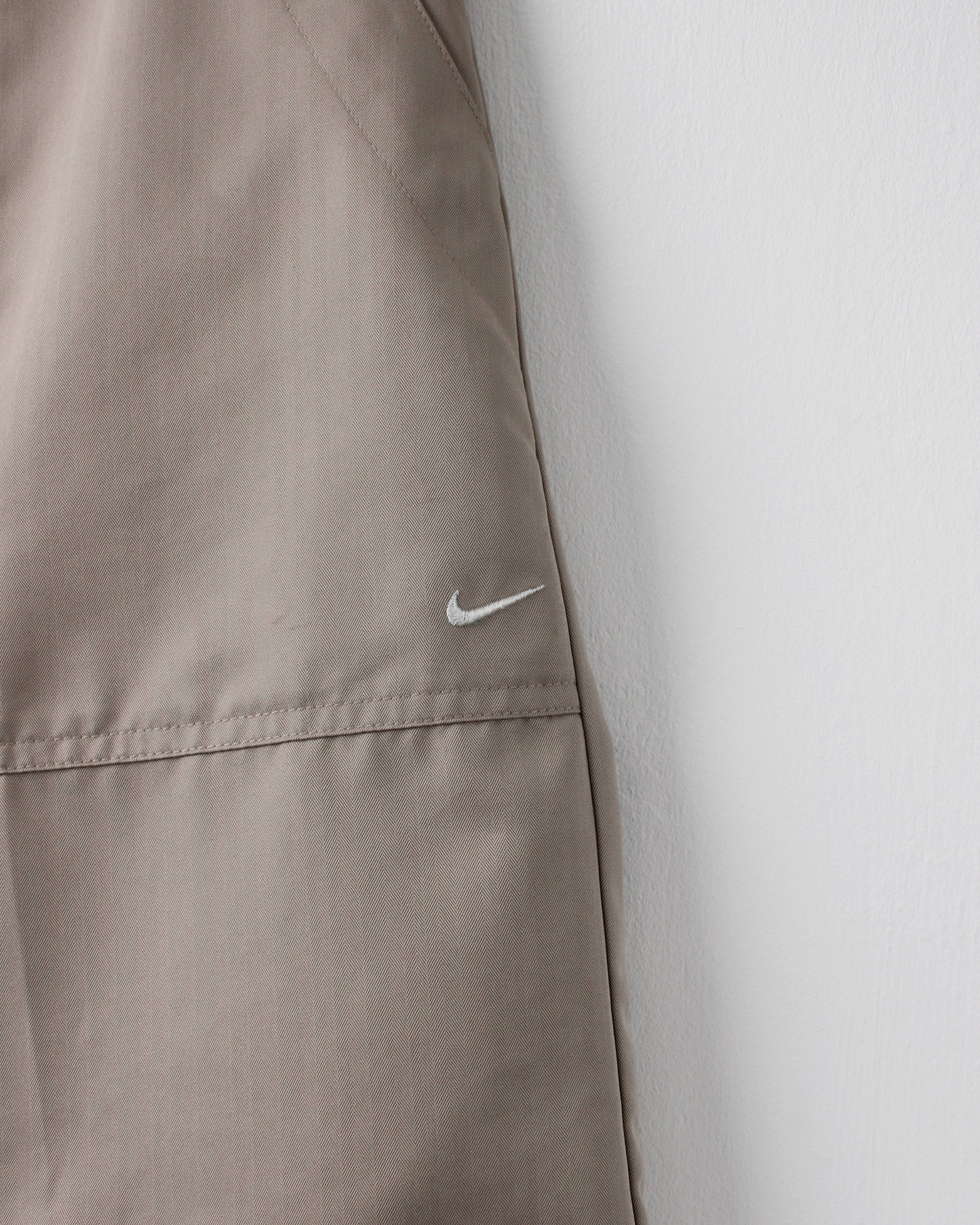 00s Nike Shield Logo Beige Golf Shorts (32W)