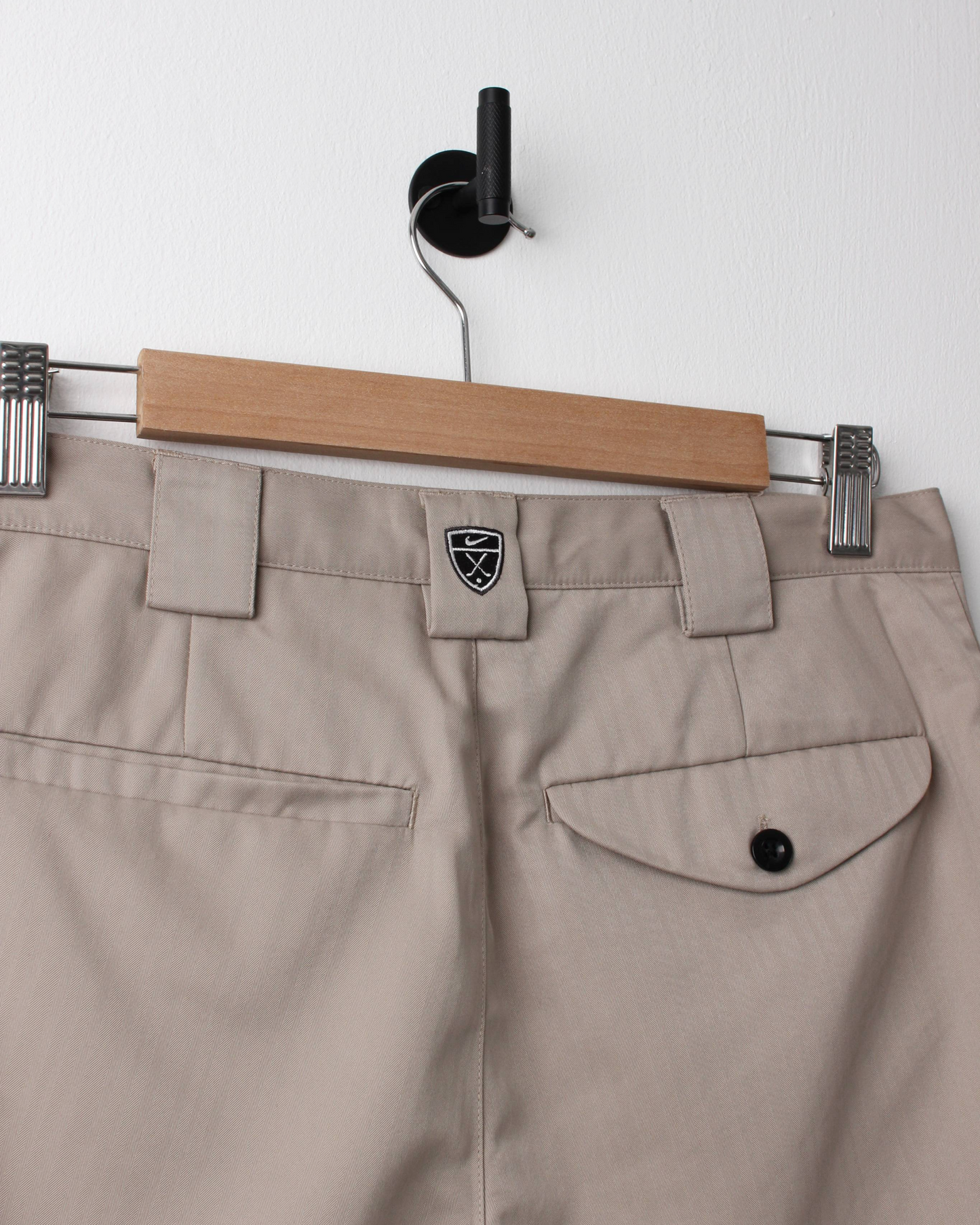 00s Nike Shield Logo Beige Golf Shorts (32W)