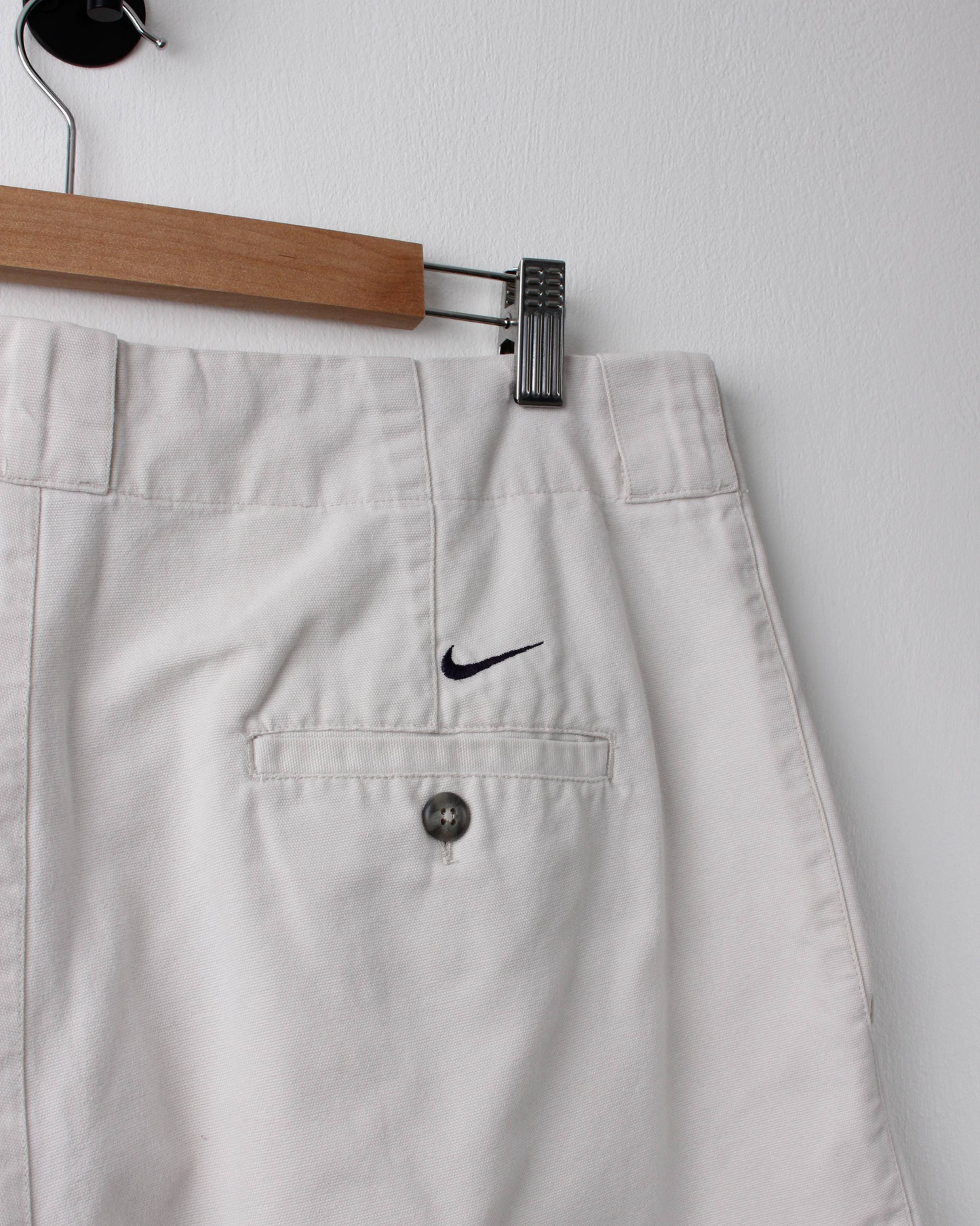 90s Nike Cream Baggy Shorts (36W)