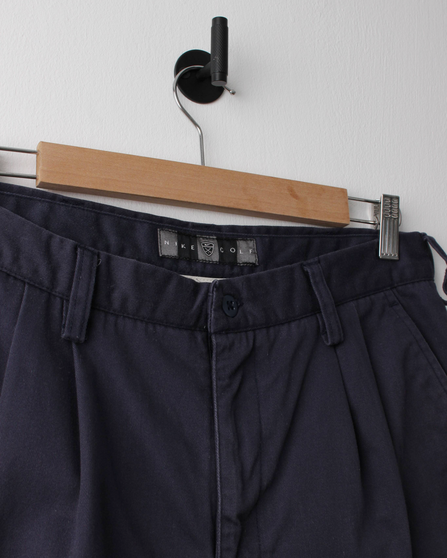00s Nike Navy Pleated Golf Shorts (32W)